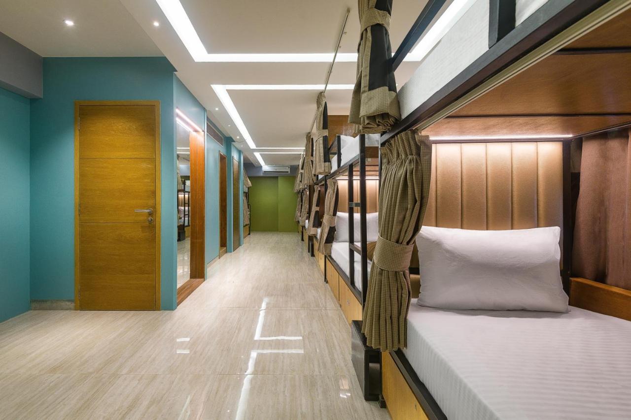 Single Bed in Male Dormitory Room with Shared Bathroom